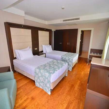 Ramada Plaza Hotel 5*