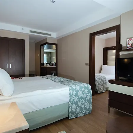 Ramada Plaza Hotel 5*