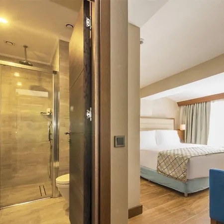 Ramada Plaza Hotel 5*